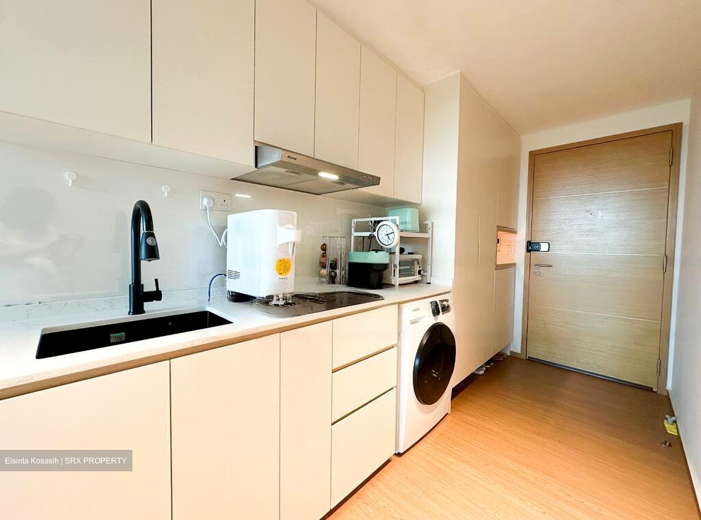 Vacanza @ East (D14), Condominium #467680361